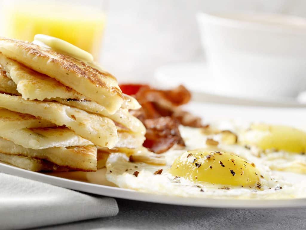 high protein breakfasts can have eggs, bacon and high protein pancakes. 